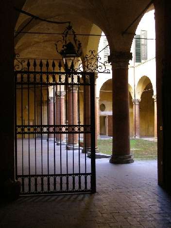 Loggiato vista dal cancello